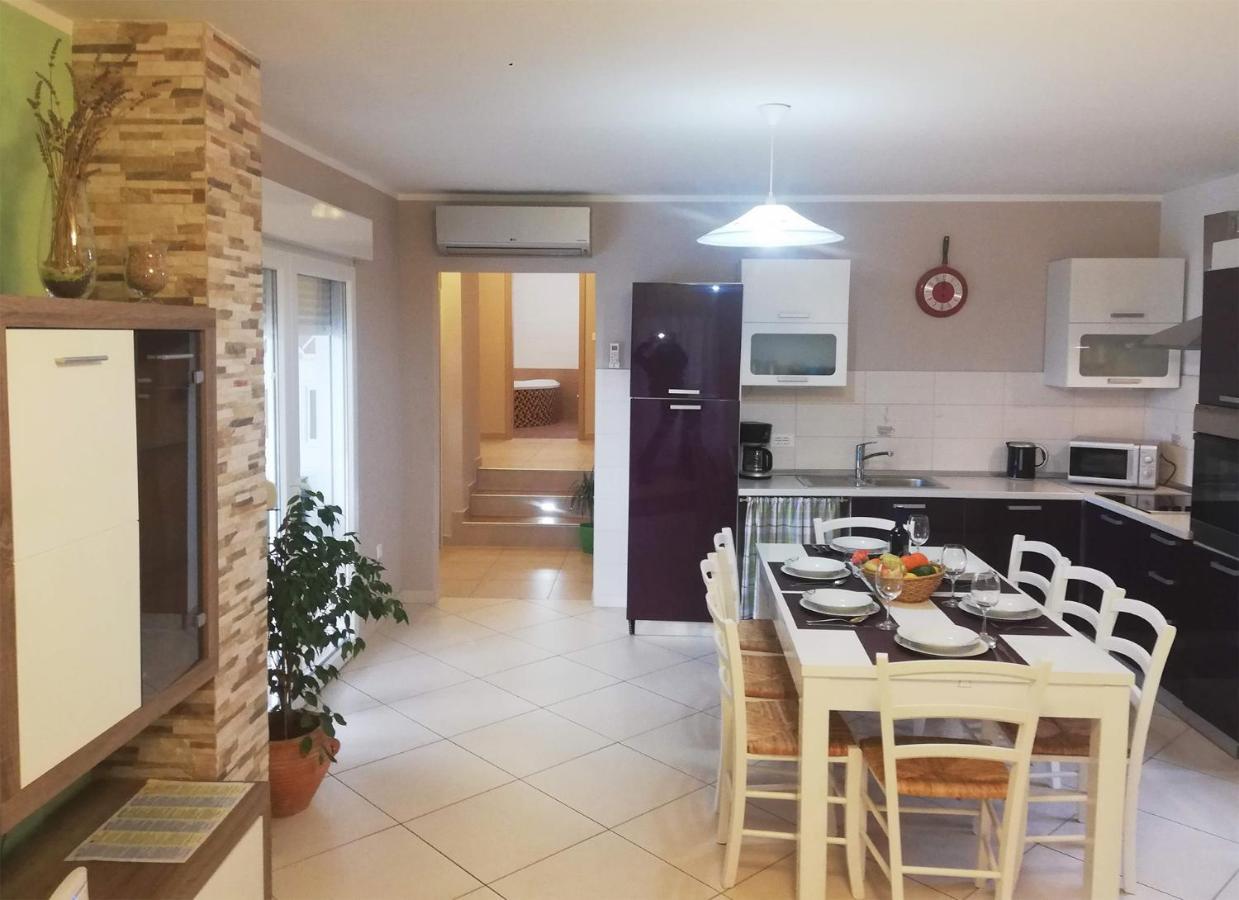 Holiday Home Tanja Pula Bagian luar foto