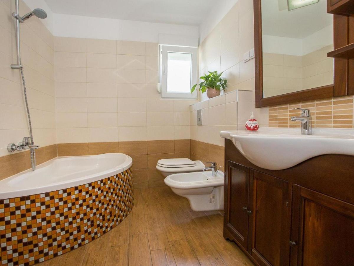 Holiday Home Tanja Pula Bagian luar foto
